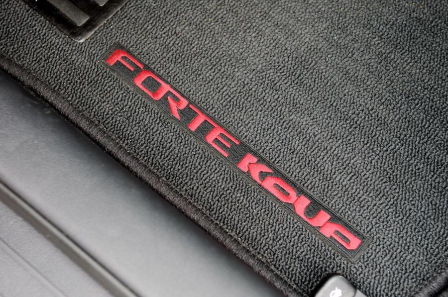  Kia Forte Koup 2009 года  (фото 87 из 169)